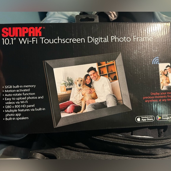 Wi-Fi Touch Screen Digital aphoto Frame NEW